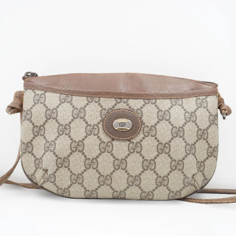 Women Gucci bags with a zippered interior pocketGucci Petit Crossbody