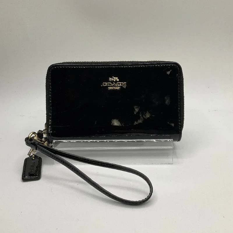 Medium - sized Coach shoulder bags in rich, deep colors for a sophisticated appearanceWristlet Designer By Coach, Size: Small