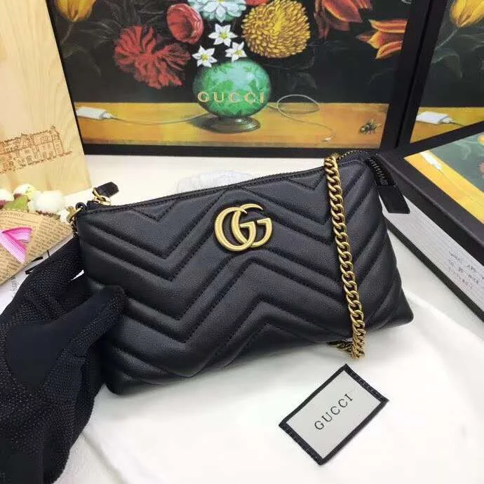 Gucci Marmont bags for women with a contrast - colored interiorGucci Bags