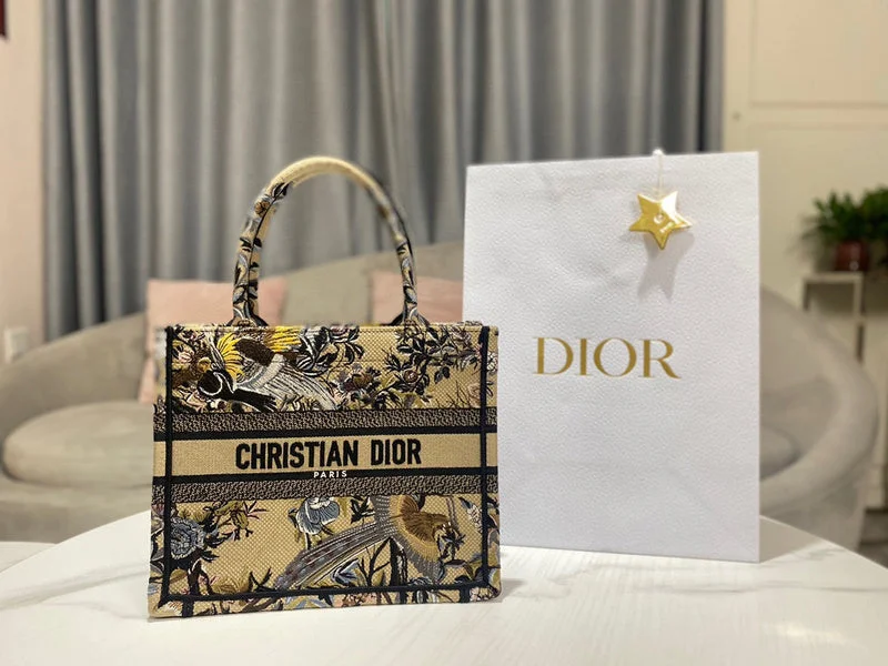 Trendsetting Christian Dior crossbody bags with a colorful strapChristian Dior  Bags - 3363