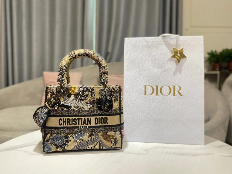 Christian Dior tote bags with a printed Dior logo on the frontChristian Dior  Bags - 3371