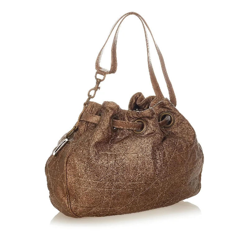 Stylish Christian Dior shoulder bags with a tassel - adorned zipperDior Cannage Leather Bucket Bag (24774)