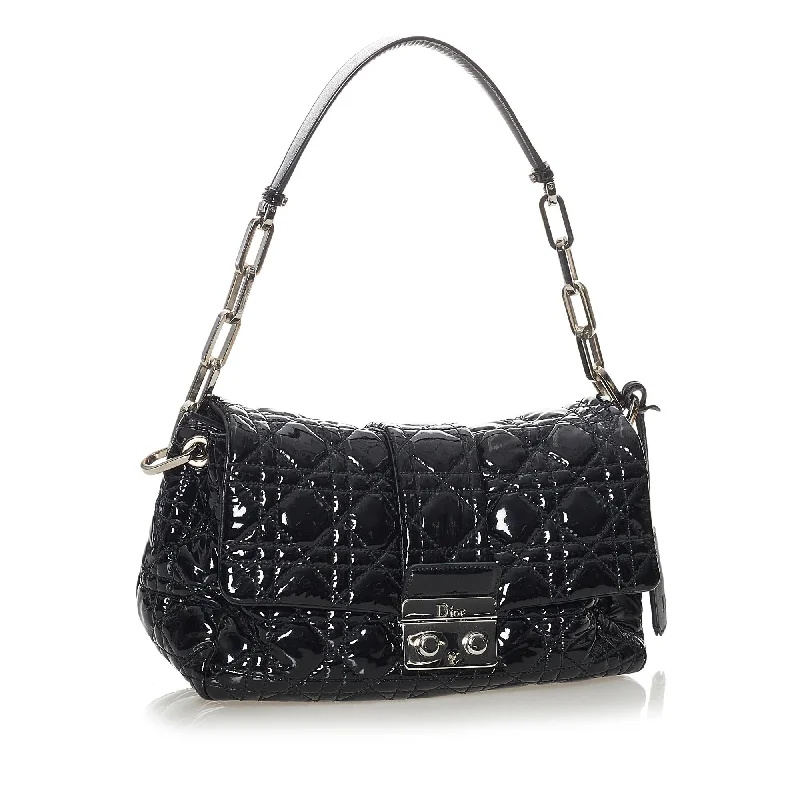 Stylish Christian Dior shoulder bags with a tassel - adorned zipperDior Cannage New Lock Patent Leather Flap Bag (28168)