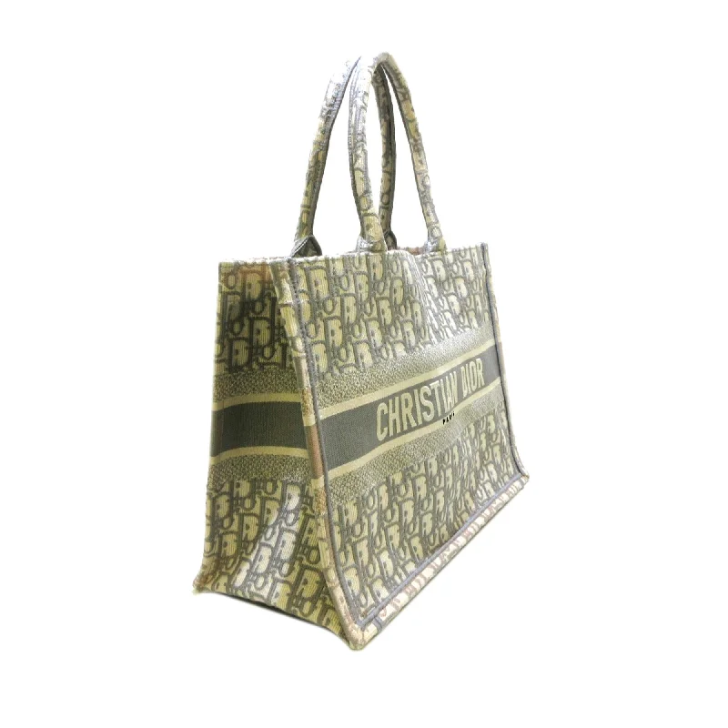 Fashion - forward Christian Dior tote bags for the modern womanDior Medium Oblique Book Tote (SHG-KKZcpe)