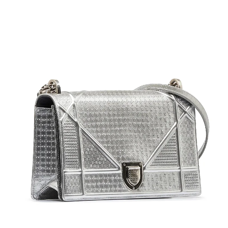 Christian Dior handbags with a snap - button closure and a decorative buckleDior Microcannage Diorama Wallet on Chain (SHG-S7bj1Q)