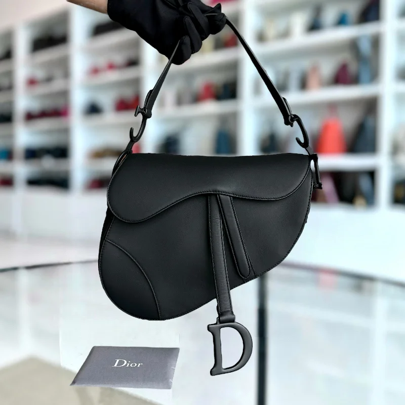 Fashion - forward Christian Dior tote bags for the modern womanSaddle Medium CalfskinAll Black BHW